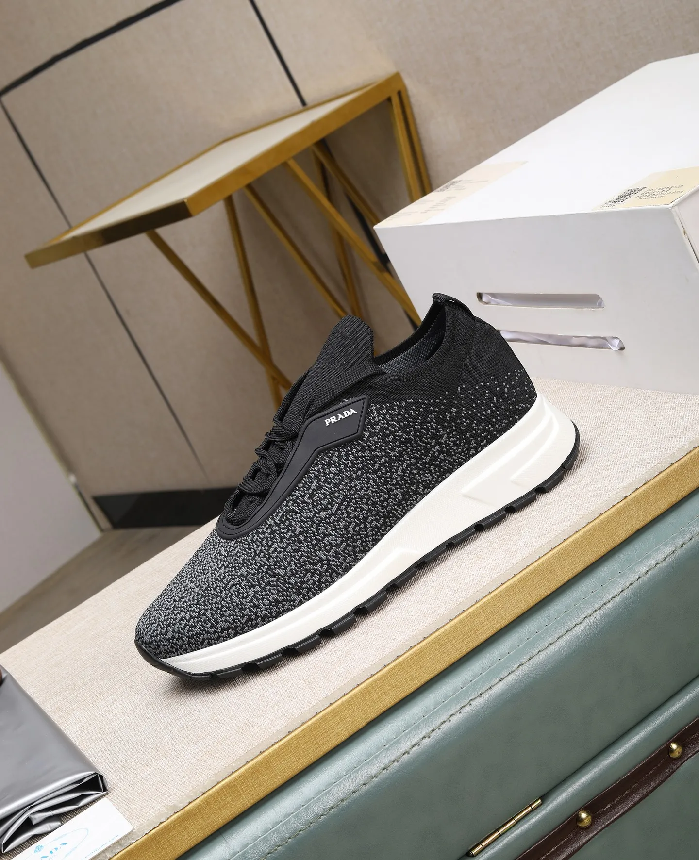Men's clothing and shoes 💰500 👑👑The latest model of high-quality PRADA men's shoes on the Hong Kong purchasing agency official website has been launched in 1:1 copy, synchronized with Hong Kong counters, and on the same catwalk; all made of breathable fly weave ➕Imported breathable fabrics with cowhide lining, 🍡🍡The original 1:1 non-slip and wear-resistant; comfortable on the feet, attractive style, fine workmanship, and simple and neat shoe trees, showing the courage and toughness of men, 👍 Code number 38 to 45